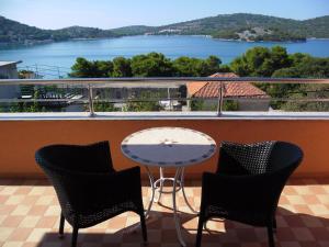 Apartments Hari Tisno