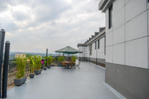 comfort living apartment with Dsq , Gym, rooftop football pitch, coffee house, restaurant, garden and child play area in kileleshwa