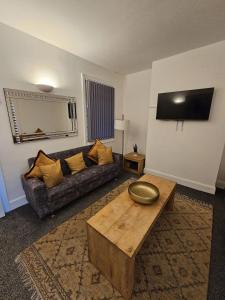 Stylish 4 Bed for long and short term stays