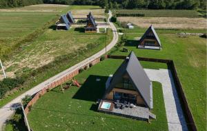 2 Bedroom Cozy Home In Brodani