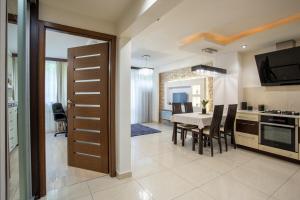 Golden Apartments Warsaw - Best Location in City Center Grzybowska 5