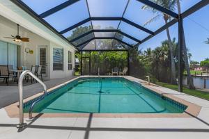 Waterfront Fun with Heated Pool, Private Dock & Gulf Access - Tropical Delight - Roelens