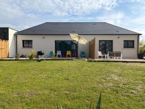 Maisons de vacances Gite du Lavoir Beauval Chateaux 4 Bedrooms 2 Bathrooms Air conditioning : photos des chambres