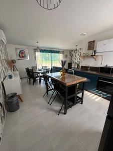 Maisons de vacances Gite du Lavoir Beauval Chateaux 4 Bedrooms 2 Bathrooms Air conditioning : photos des chambres