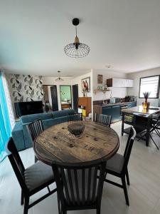 Maisons de vacances Gite du Lavoir Beauval Chateaux 4 Bedrooms 2 Bathrooms Air conditioning : photos des chambres