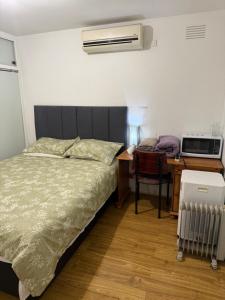 Springvale Couple Room for Rent