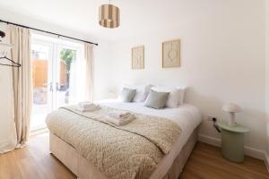 Modern 2-Bedroom Apartment in Prime Location # 1