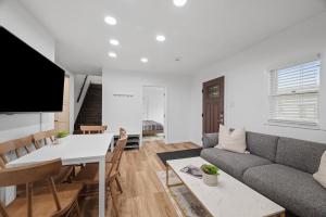 Modern & Spacious Four Bedroom Apartment in Gibsonia, Pittsburgh, Unit 1