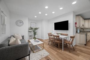 Modern & Spacious Four Bedroom Apartment in Gibsonia, Pittsburgh, Unit 1