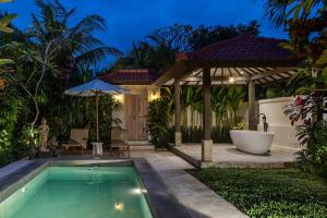 Nyaman Villa with garden bath