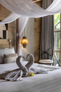 Nyaman Villa with garden bath