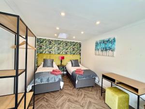 Charming 2 Bedroom Mews Cottage