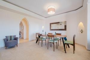 Confort Spacieux a Hivernage 3 Chambres and Piscine