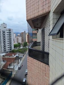 Apto 2 dorms, suíte, 82 m2, a 90 metros da praia Vila Tupy, Praia Grande-SP