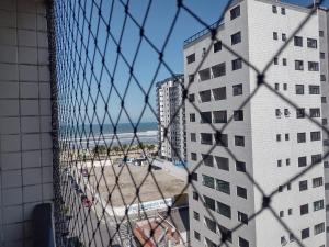 Apto 2 dorms, suíte, 82 m2, a 90 metros da praia Vila Tupy, Praia Grande-SP