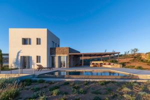Salt n Sky Vivlos Naxos
