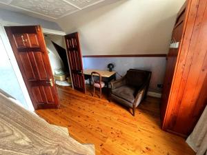 Cottage on Cliff sunset, relaxing and warm