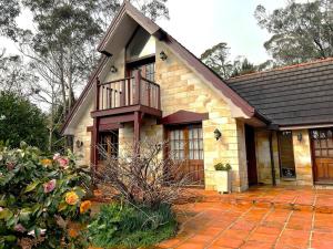 Cottage on Cliff sunset, relaxing and warm