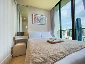 CBD Living 2 BR ︱Prime Sukhumvit ︱Walk to BTS Asok & MRT SKV ︱UltraWi-Fi