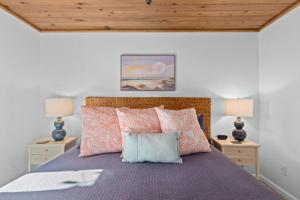 Coastal Cutie - 2 blocks to the beach
