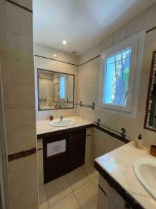 Maisons de vacances Villa avec Piscine au coeur de la campagne provencale : photos des chambres