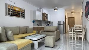 Orges Apartment - Top-Lage in Saranda mit Balkon und Meerblick