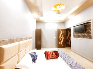 CRYSTAL HOMESTAY & PG - Secure, Budget and Comfortable Stay