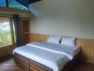 Resort Ashiana with Parking and Mountain View by Rohtang Hotels