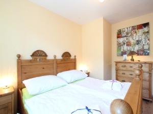 Apartment Niedernsill near Ski Slopes