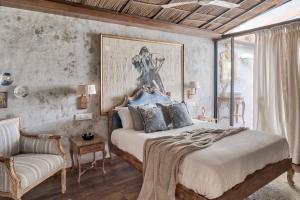 Villa Lirio by tisyastays