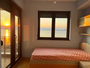 Park Elysee Lakefront Premium Apartment