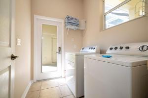 Stunning 5Bd Single Family Home with Pool Close to Disney 7420