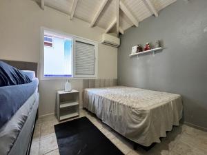 CASA PINHEIROS - Casa na Praia de Palmas com 4 Dormitórios e Piscina