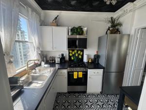 Your Penthouse Ocean view with City lights and Queen Mary too