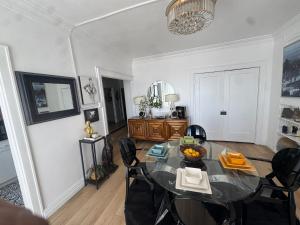 Your Penthouse Ocean view with City lights and Queen Mary too