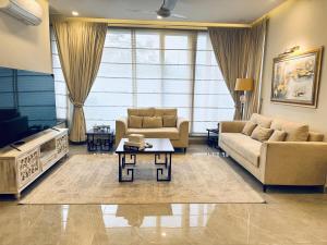3 bedroom, 3 bath Modern home Banigala