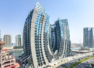 Stylish 2 BR Business Bay - Canal View - Gym and Pool