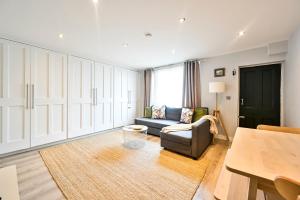 Spacious beautiful flat with private patio - Chelsea