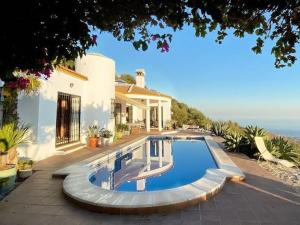 Villa in Arenas with Mediterranean Views