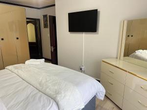 Gem in Fourways , Modern 2-Bed Apartment