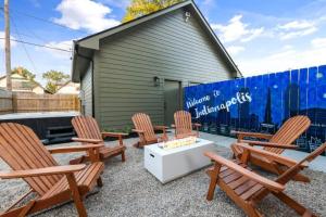 Midwest Moonlight l Hot Tub Fire Pit Arcade