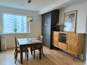 JM cozy room with a view