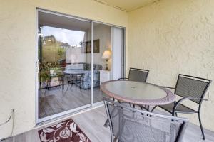 3 Mi to Siesta Key Beach Condo with Heated Pool!