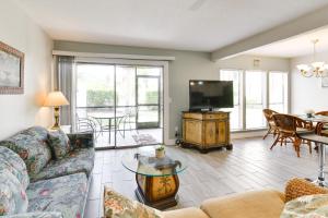 3 Mi to Siesta Key Beach Condo with Heated Pool!