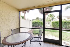 3 Mi to Siesta Key Beach Condo with Heated Pool!