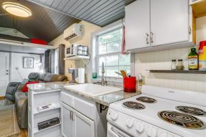 Swim On-Site Riverfront Studio in Mountain View!