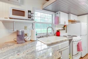 Swim On-Site Riverfront Studio in Mountain View!