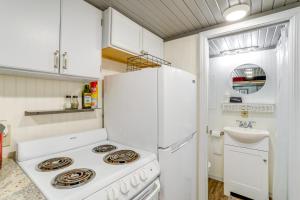 Swim On-Site Riverfront Studio in Mountain View!