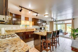 Cozy House on Meadowbrook Lake Serene, Scenic!