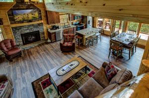 Smoky Mountain Pool Lodge by American Patriot Getaways